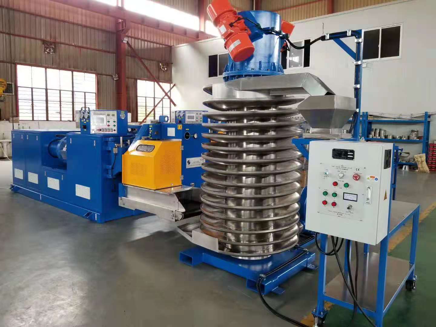 橡膠預(yù)成型機(jī)