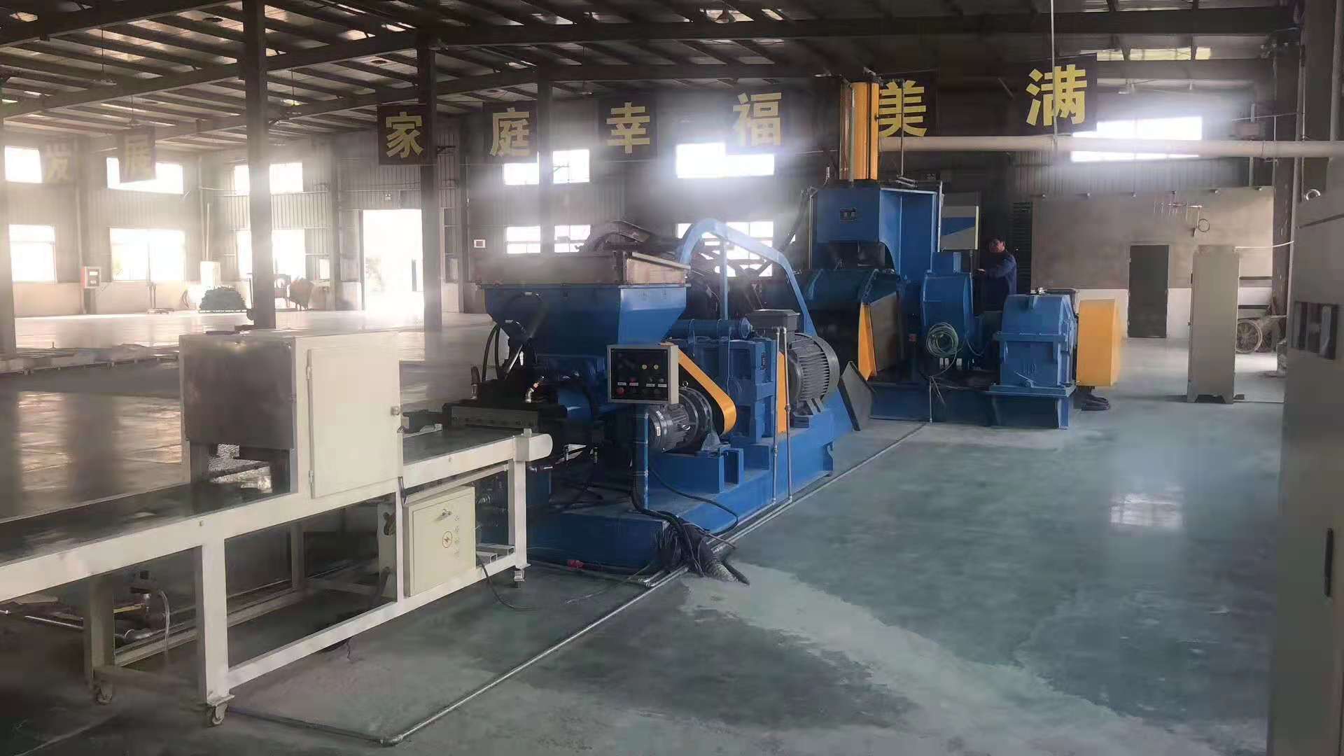 擠出機風(fēng)筒加熱冷卻是怎么做的呢？它這樣做更省電！